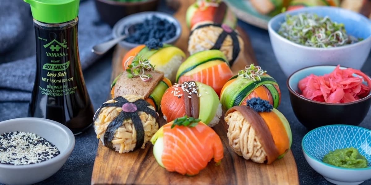Temari sushi z sosem sojowym Yamasa Praktykulinarni