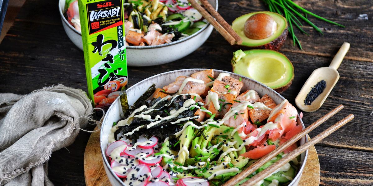 Sushi bowl z łososiem i pastą wasabi S&B Pysznie czy przepysznie